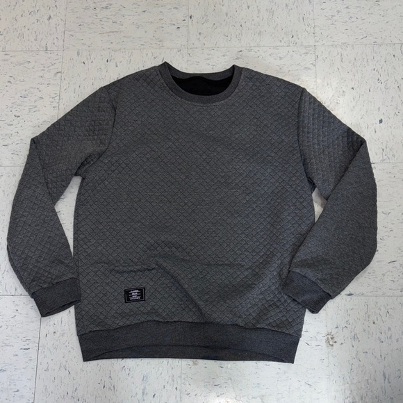 Gray Quilted Sweatshirt and Joggers Set - Picture 3 of 11